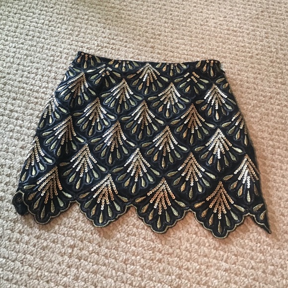 Verty Dresses & Skirts - Sequin scalloped hen mini skirt